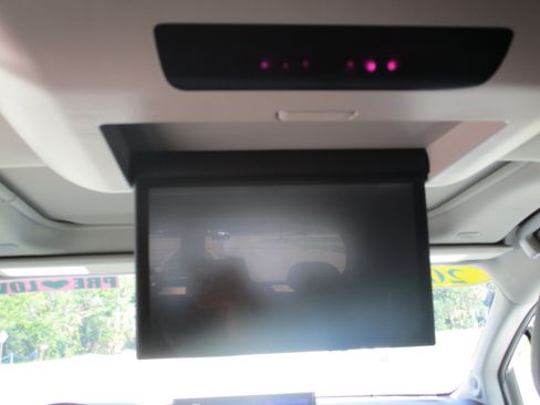 Used 2026 Toyota Sienna XLE FWD image 22