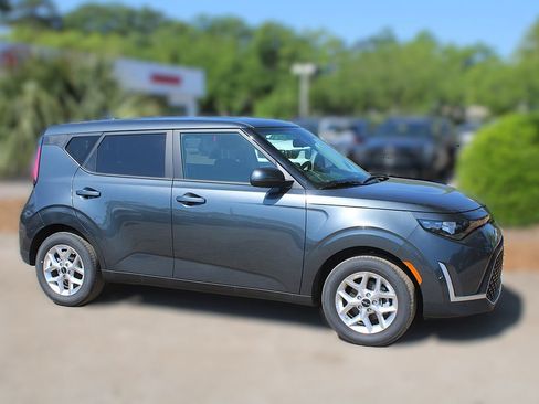 Used 2025 Kia Soul LX w/ LX Technology Package image 4