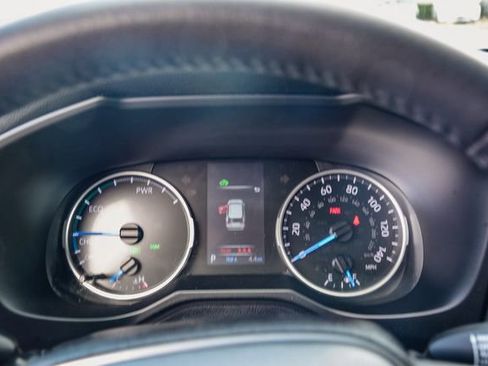 Used 2022 Toyota RAV4 XLE Premium image 29