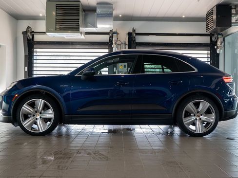 New 2024 Porsche Macan 4 Electric image 2