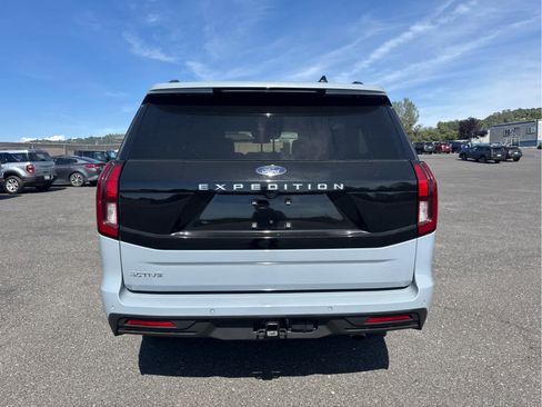 Certified 2025 Ford Expedition Active AWD/4WD image 6