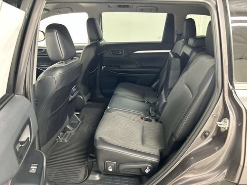 Used 2019 Toyota Highlander Plus AWD/4WD image 19