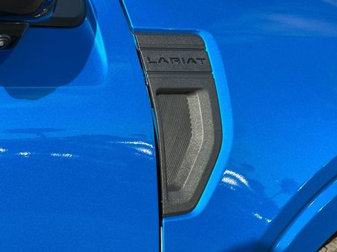 Certified 2025 Ford Maverick Lariat w/ Black Appearance Package image 26