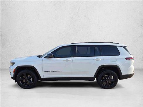 Used 2023 Jeep Grand Cherokee L Altitude AWD/4WD image 8