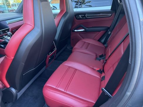 Used 2023 Porsche Cayenne Turbo image 6