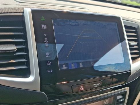 Used 2016 Honda Pilot Touring image 22