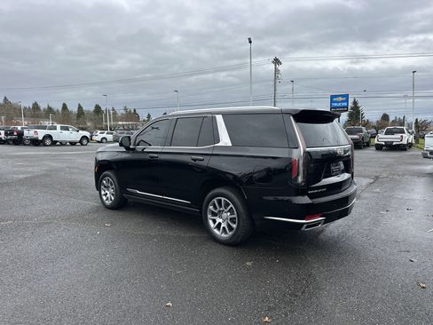 Used 2022 Cadillac Escalade Premium Luxury image 3