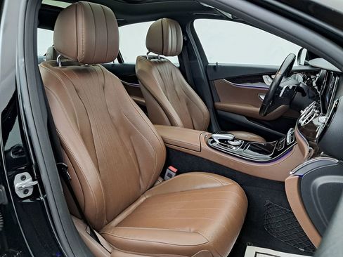 Used 2018 Mercedes-Benz E 400 4MATIC Sedan image 3