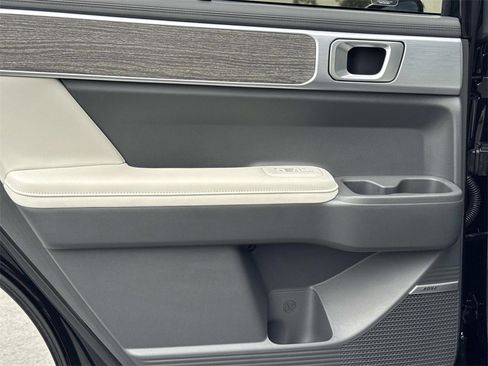 Used 2024 Hyundai Santa Fe Calligraphy image 17