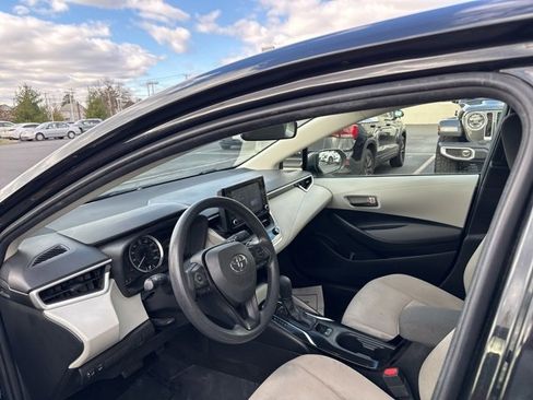 Used 2022 Toyota Corolla LE image 7