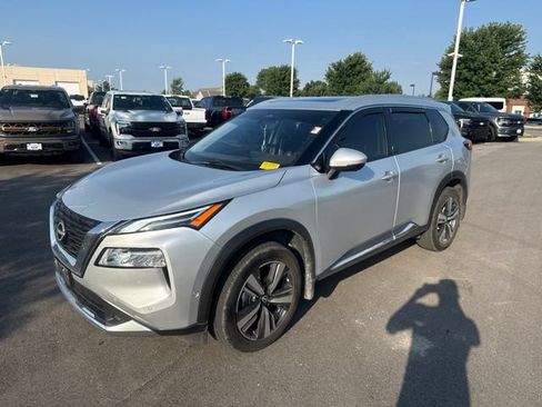 Used 2022 Nissan Rogue Platinum w/ Head-Up Display Package AWD/4WD image 3