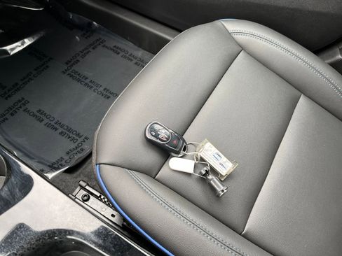 Used 2025 Buick Envista Sport Touring image 22