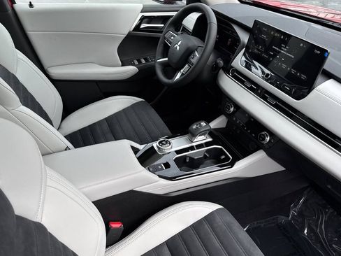 New 2026 Mitsubishi Outlander SE AWD/4WD image 16