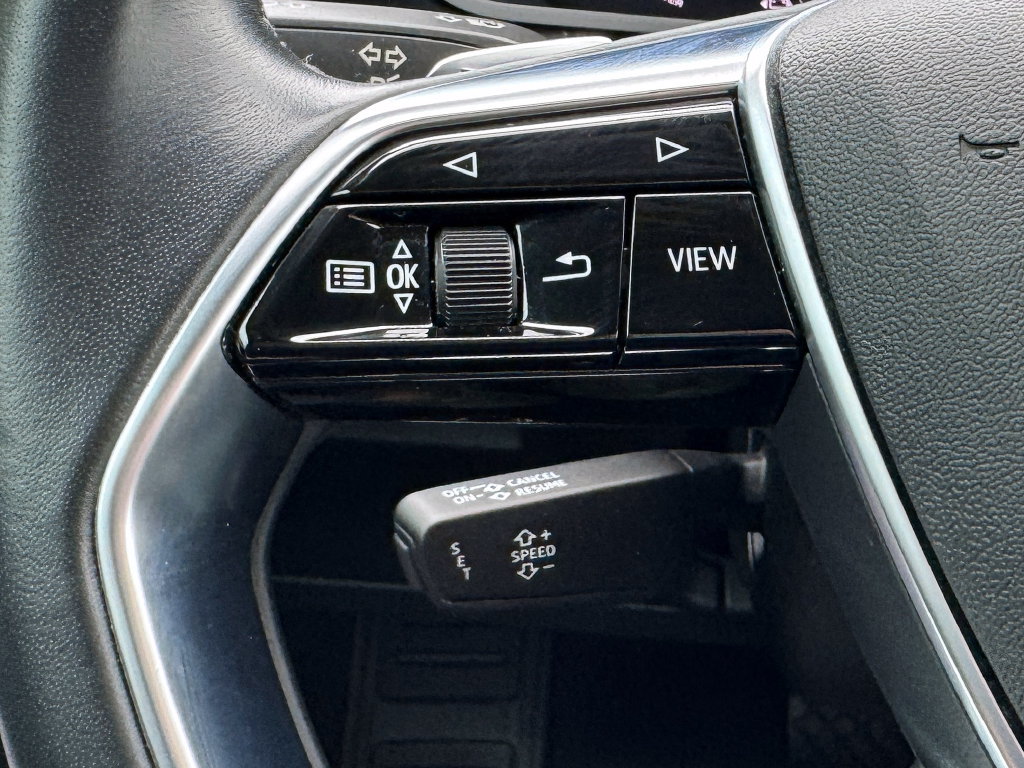 Used 2021 Audi e-tron Premium AWD/4WD image 31