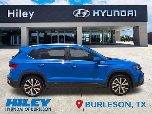 Used 2023 Volkswagen Taos SE FWD image 3