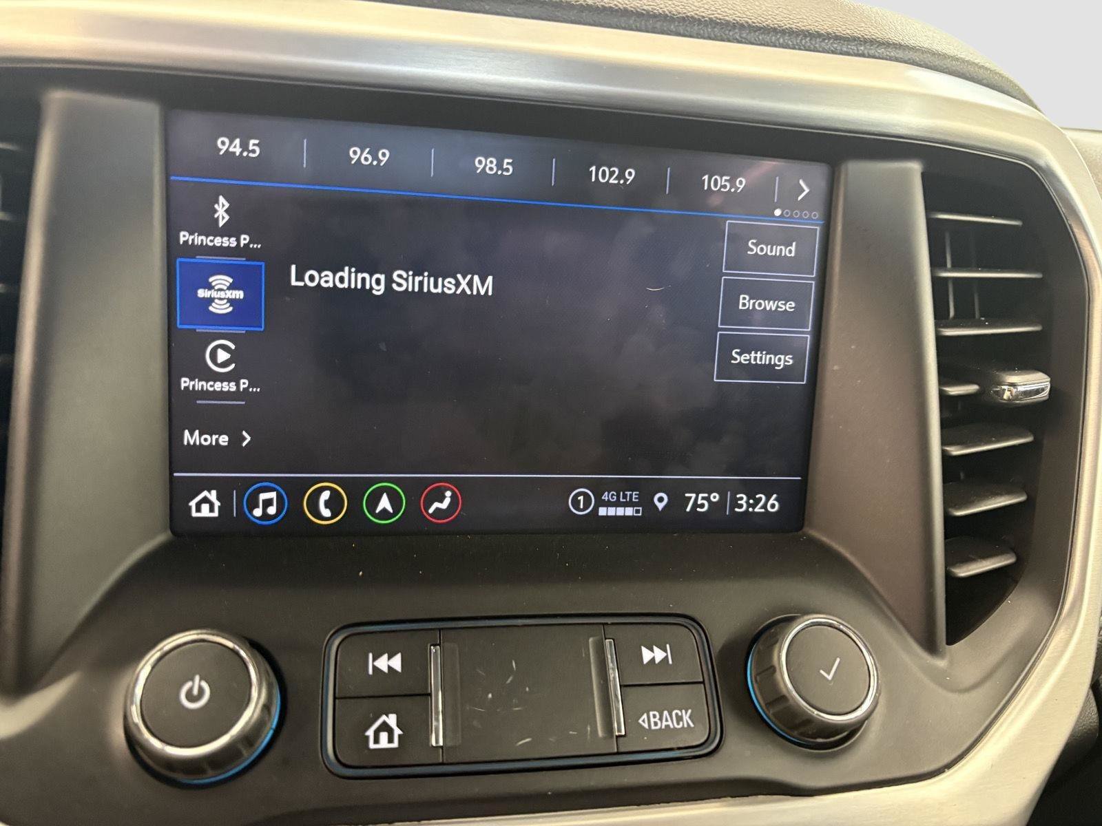 Used 2022 GMC Acadia SLE w/ Driver Convenience Package FWD image 31