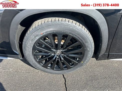 Certified 2024 Toyota Highlander XSE image 25