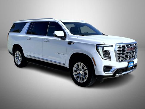 Used 2025 GMC Yukon XL Denali AWD/4WD image 3