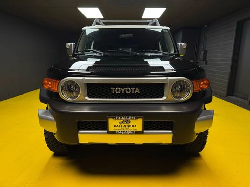 Used 2007 Toyota FJ Cruiser 4WD image 2