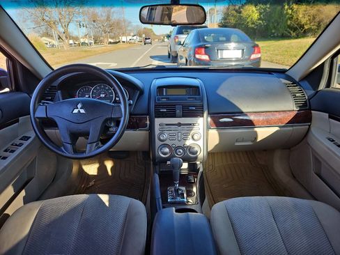Used 2009 Mitsubishi Galant ES image 17