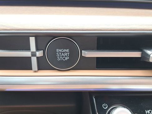 Used 2025 Hyundai Santa Fe Limited image 32