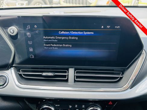Used 2025 Chevrolet Trax LT w/ LT Convenience Package FWD image 7