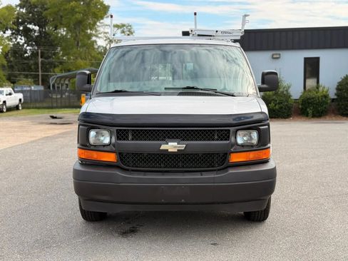 Used 2017 Chevrolet Express 2500 RWD image 4