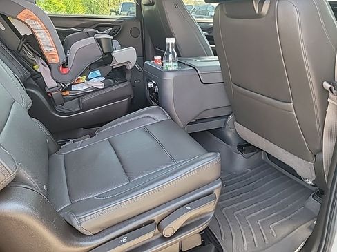 Used 2023 GMC Yukon XL Denali w/ Denali Reserve Package image 11