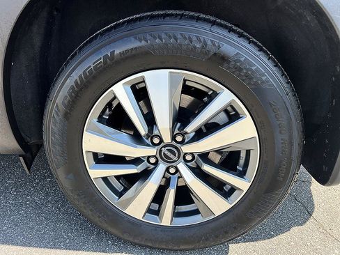 Certified 2025 Nissan Pathfinder SL w/ Cargo Package FWD image 10