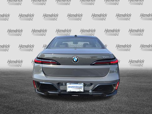 Used 2023 BMW 740i w/ Parking Assistance Package RWD image 9
