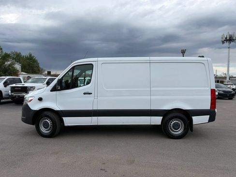 Used 2022 Mercedes-Benz Sprinter 1500 image 3