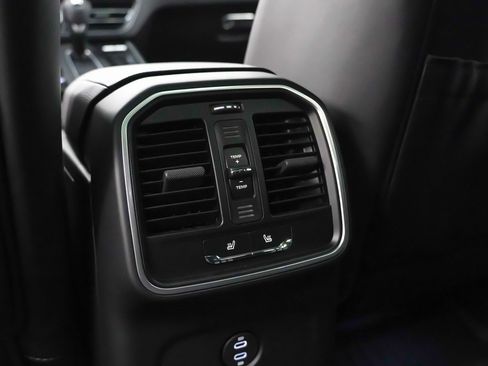 New 2026 Porsche Macan image 20