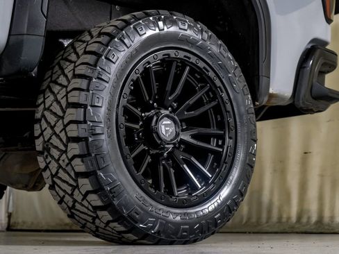 Used 2024 GMC Sierra 2500 AT4X image 57