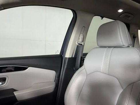 Used 2025 Honda Pilot Touring image 14