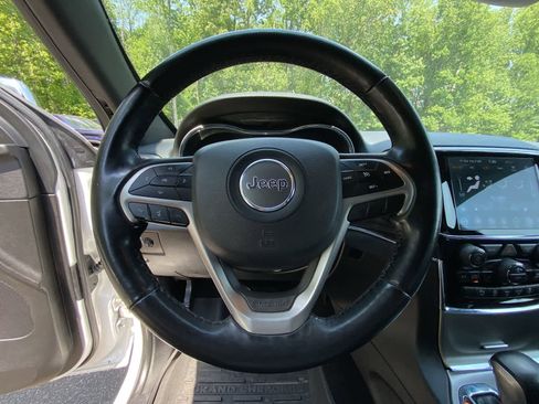 Used 2021 Jeep Grand Cherokee Limited AWD/4WD image 29