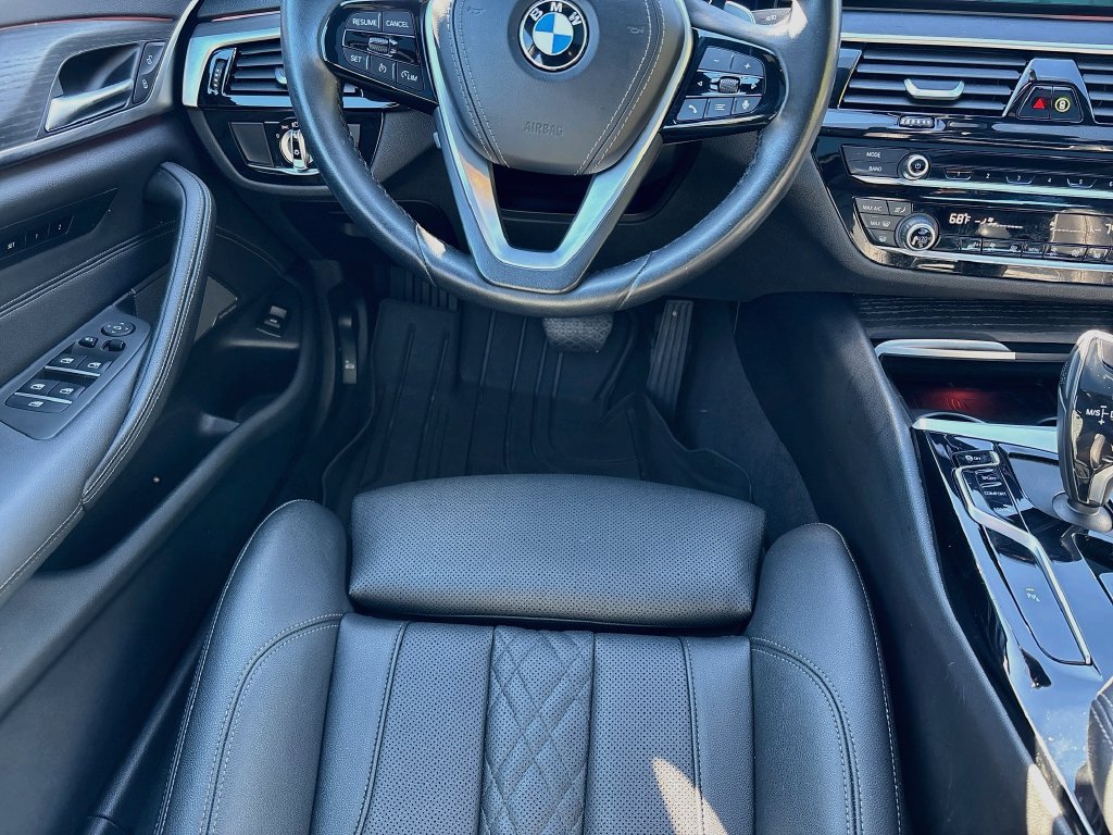 Used 2023 BMW 530i w/ Premium Package RWD image 24