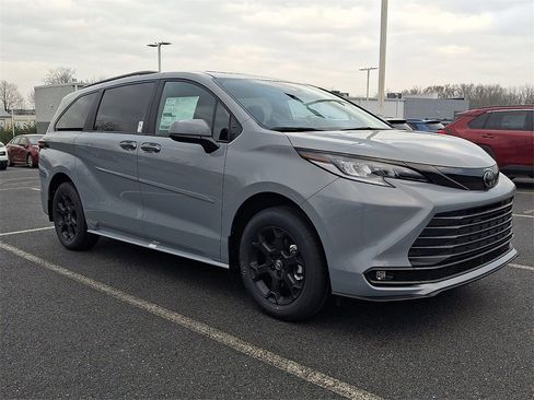 New 2026 Toyota Sienna XLE Woodland Edition image 3