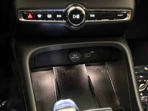 Used 2024 Volvo XC40 B5 Plus AWD/4WD image 37