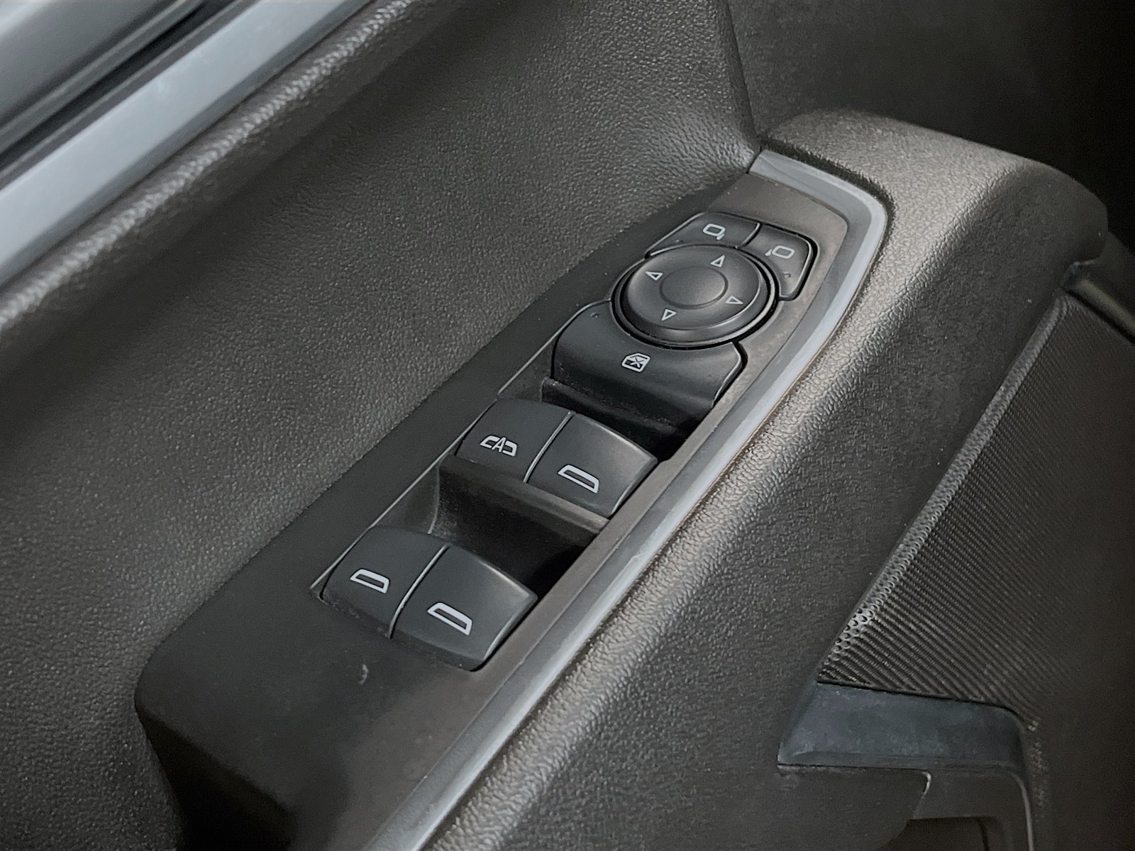 Used 2025 Chevrolet Silverado 1500 LT AWD/4WD image 18