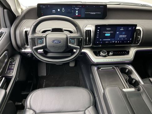 Certified 2025 Ford Expedition Platinum w/ Driver's Package AWD/4WD image 17
