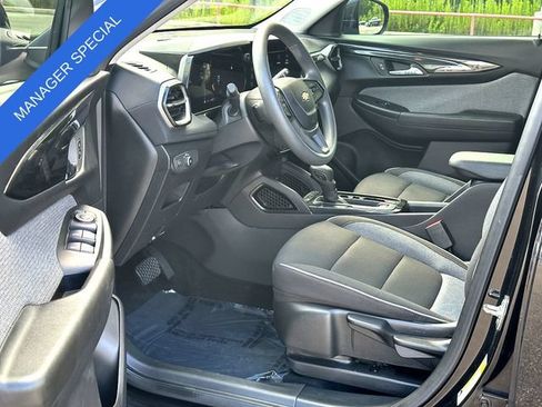 Used 2025 Chevrolet TrailBlazer LT AWD/4WD image 10