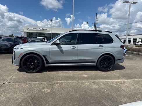 Used 2026 BMW X7 xDrive40i w/ M Sport Package AWD/4WD image 2