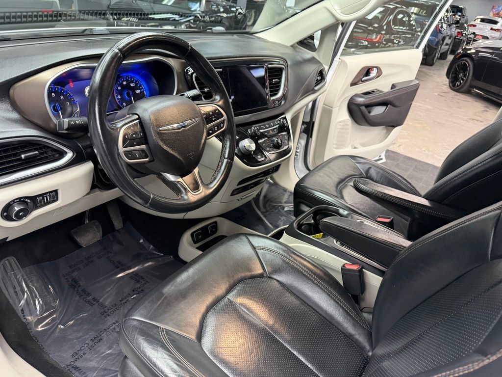 Used 2018 Chrysler Pacifica Touring-L Plus w/ Advanced Safetytec Group FWD image 31