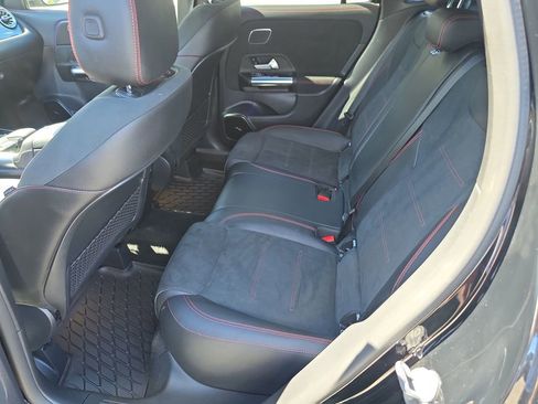 Used 2021 Mercedes-Benz GLA 250 4MATIC image 10