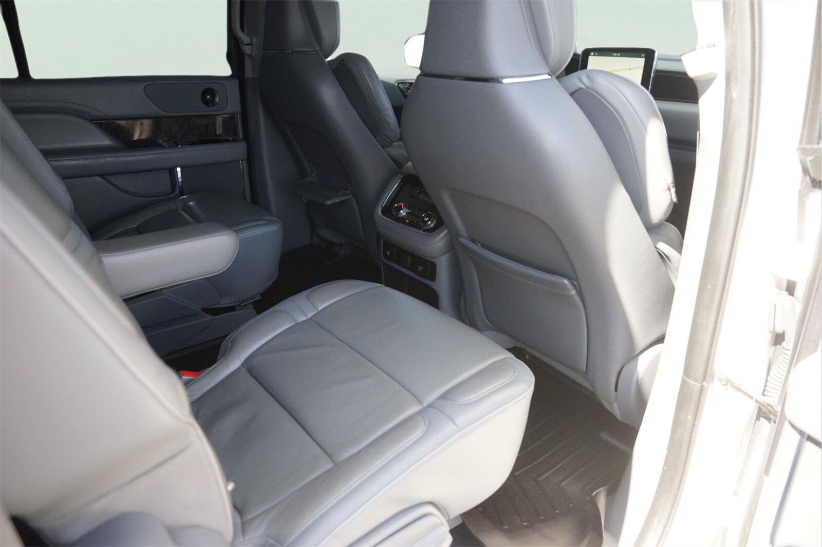 Used 2019 Lincoln Navigator L Select w/ Technology Package RWD image 17