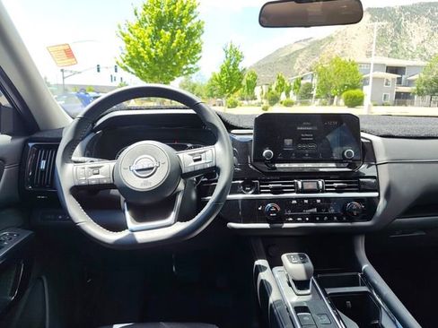 Used 2025 Nissan Pathfinder SV w/ Black Appearance Package AWD/4WD image 12