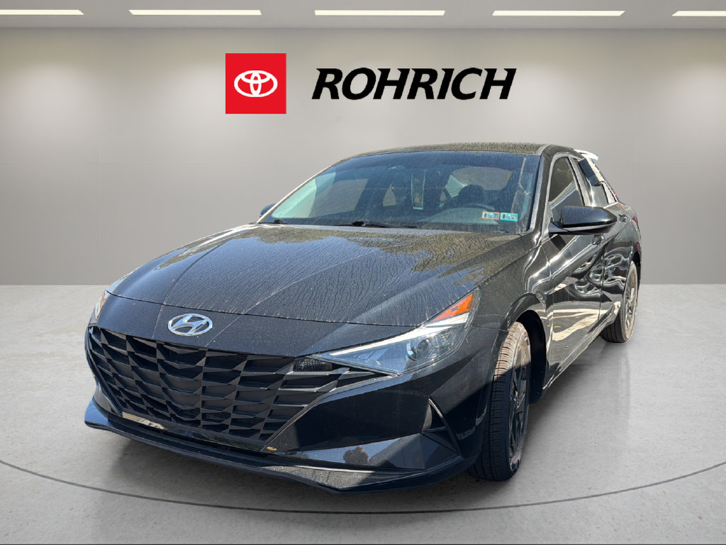 Used 2023 Hyundai Elantra SEL w/ Cargo Package FWD image 1