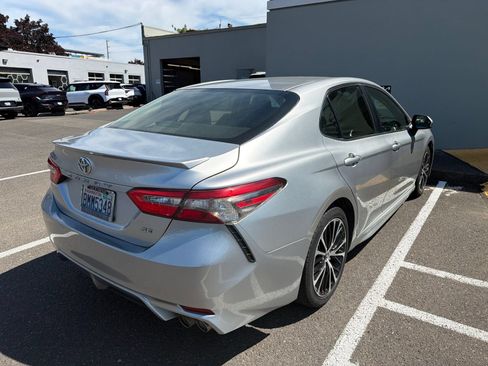 Used 2018 Toyota Camry SE FWD image 7