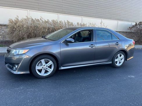 Used 2013 Toyota Camry SE image 3