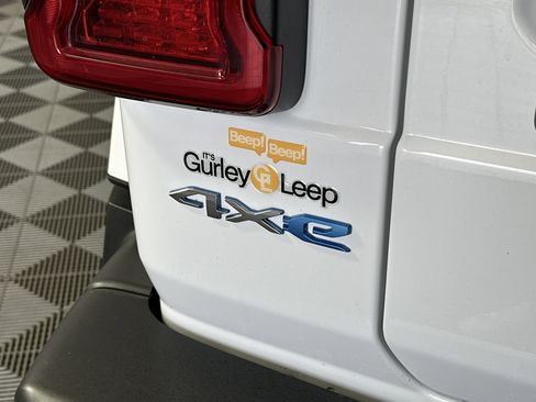 Used 2022 Jeep Wrangler Unlimited Sahara w/ Cold Weather Group image 15